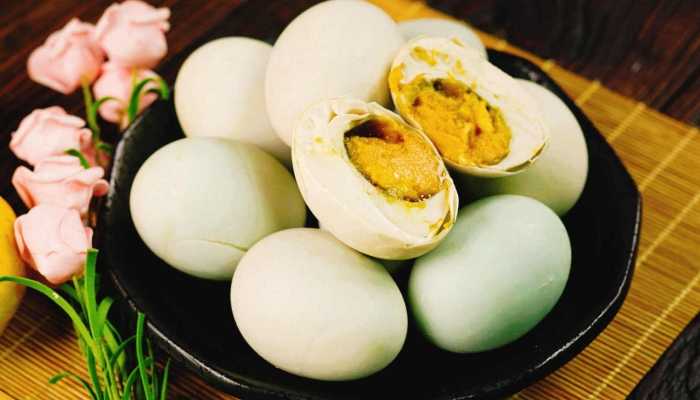 每天1个咸鸭蛋身体会怎样 咸鸭蛋吃多了会怎么样