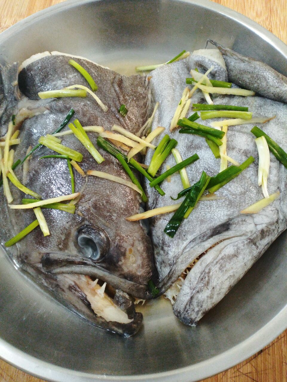 鸦片鱼头的做法与吃法（剁椒鸦片鱼头家常做法，香辣入味肉质滑嫩，特别的下饭，老少皆宜）