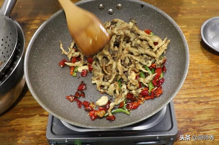 干炸蘑菇怎么做酥脆好吃 原来还有这些小技巧