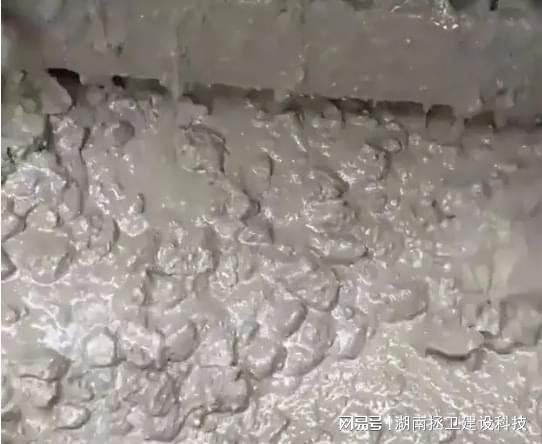 _铝模砼墙面为什么气泡多_铝模板混凝土气泡原因