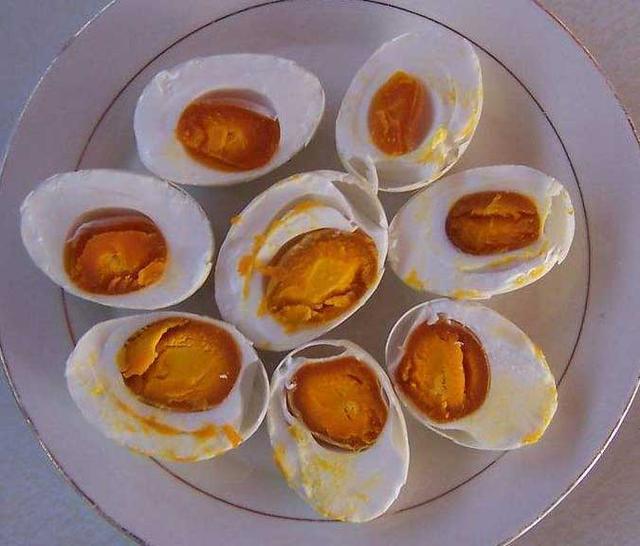 咸鸭蛋和咸鸡蛋味道一样吗_咸鸭蛋和不咸鸭蛋怎么区分_