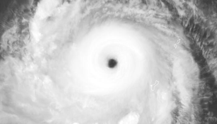 17级超强台风玛娃卫星云图最新发布：台风眼又清晰可见了