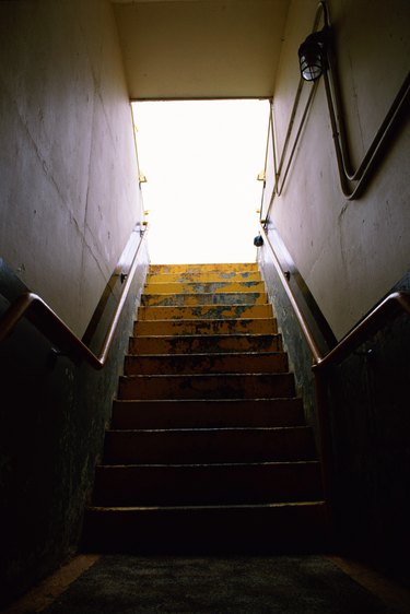 黑暗的楼梯