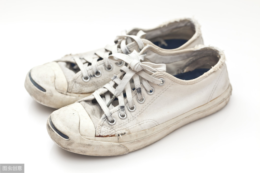 鞋子橡胶底鞋怎么清洁（鞋子橡胶底变色怎么办？这几个方法轻松解决）