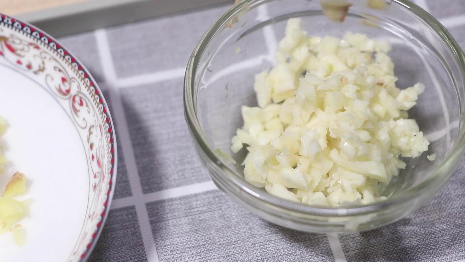 凉拌皮蛋豆腐怎么做？教你正确做法，鲜美嫩滑，喜欢就快试试吧！